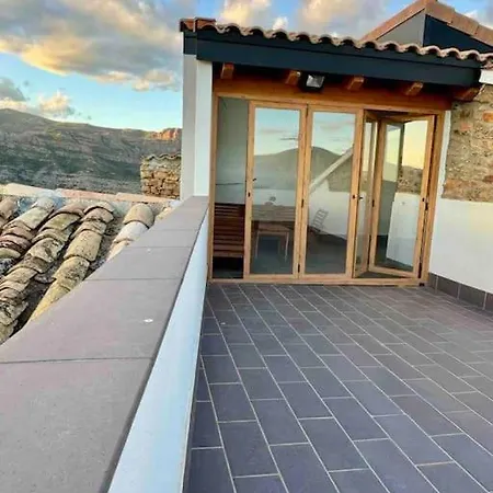 La Casa De *